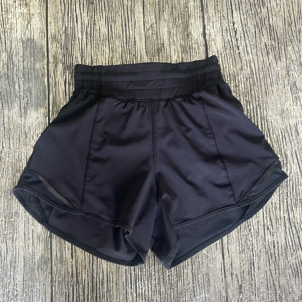 Lululemon Hotty Hot High Rise 4” Shorts ~ BLACK SIZE 0 ~ Used